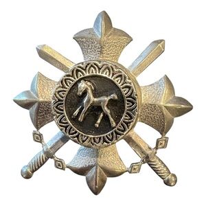 Vintage silver tone heraldic horse Maltese cross & crossed swords brooch J22